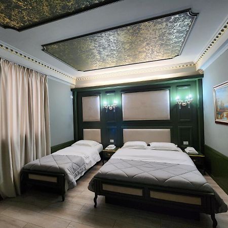 Hotel Lotus Tirana Bagian luar foto