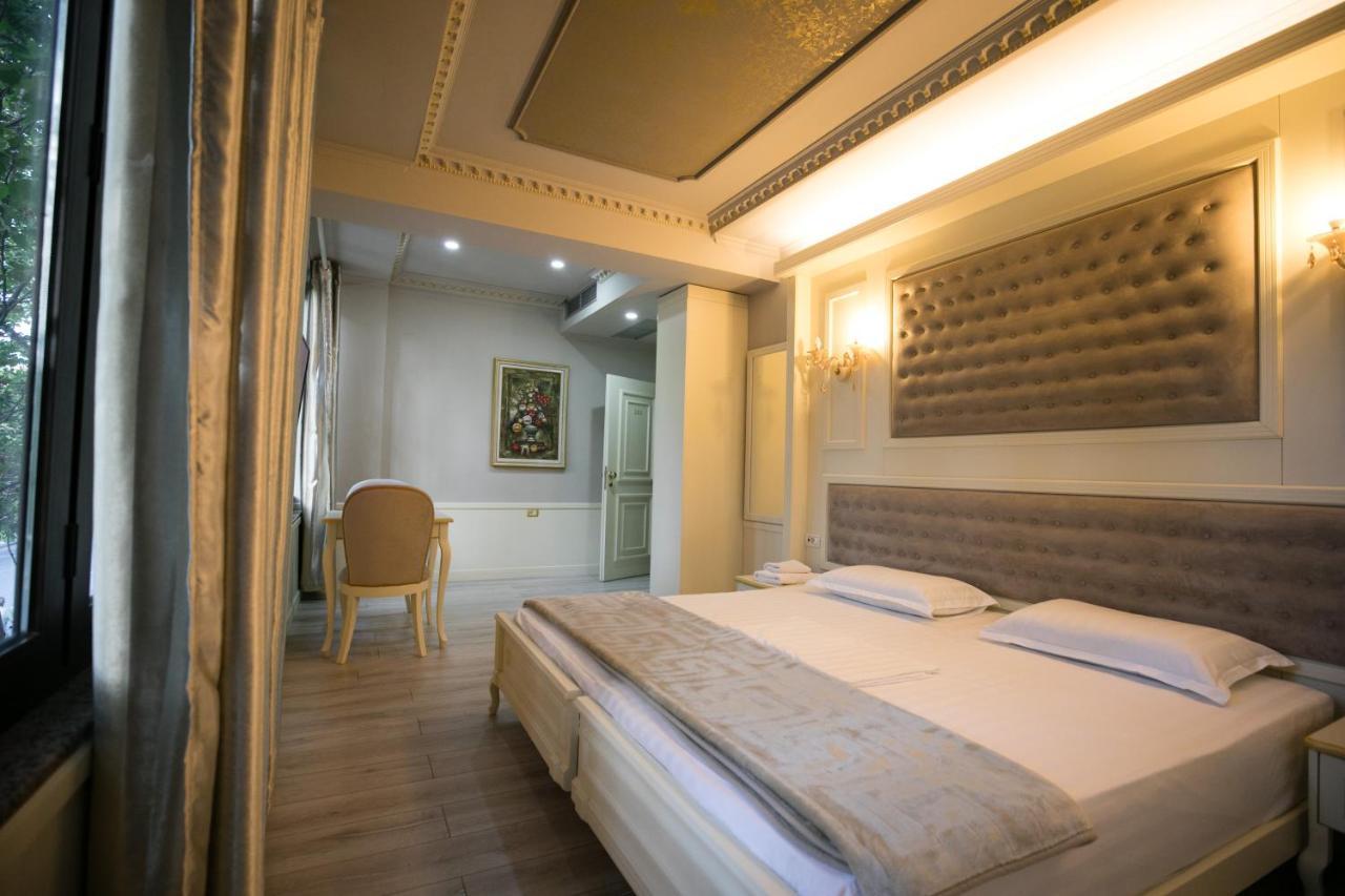 Hotel Lotus Tirana Bagian luar foto