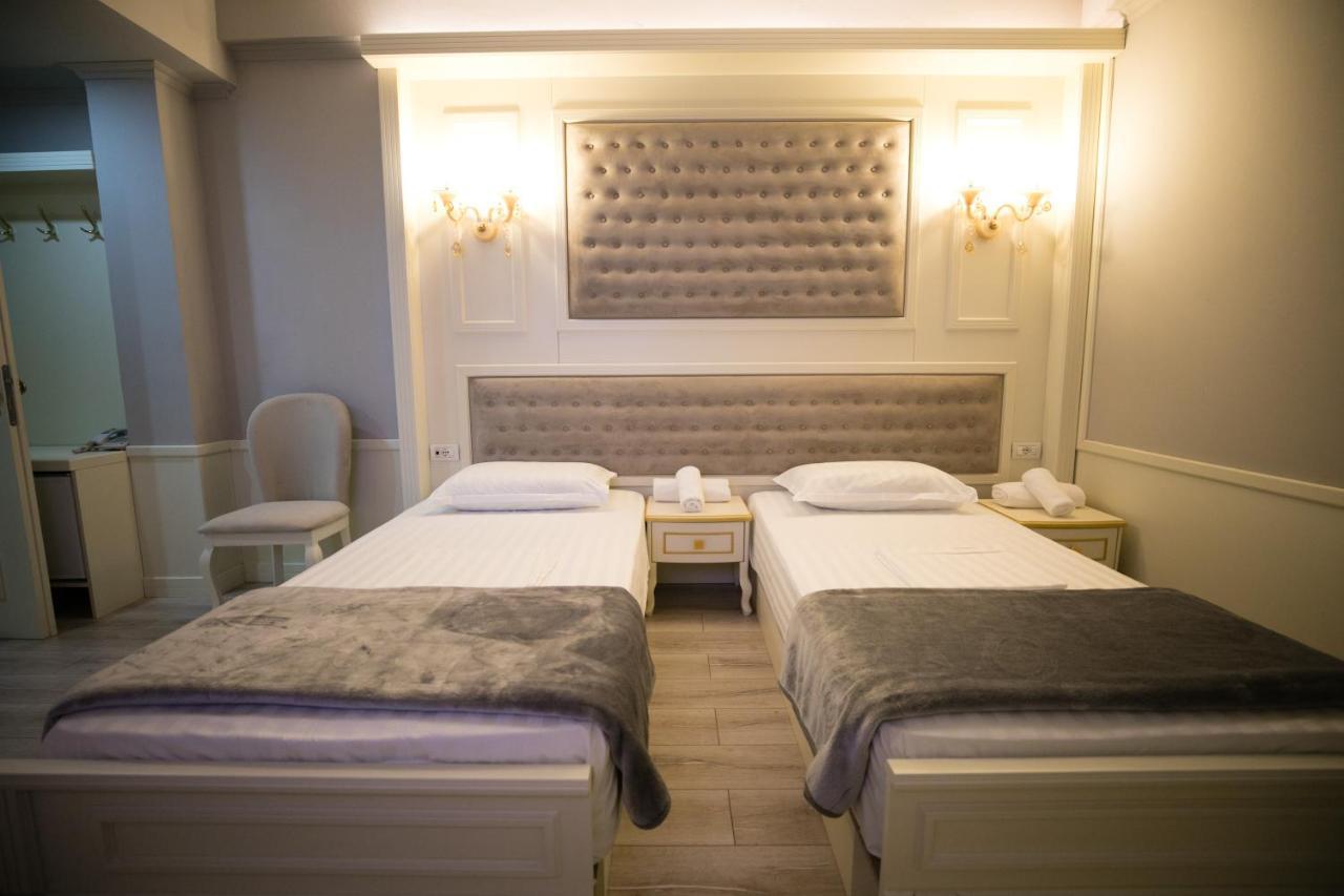 Hotel Lotus Tirana Bagian luar foto