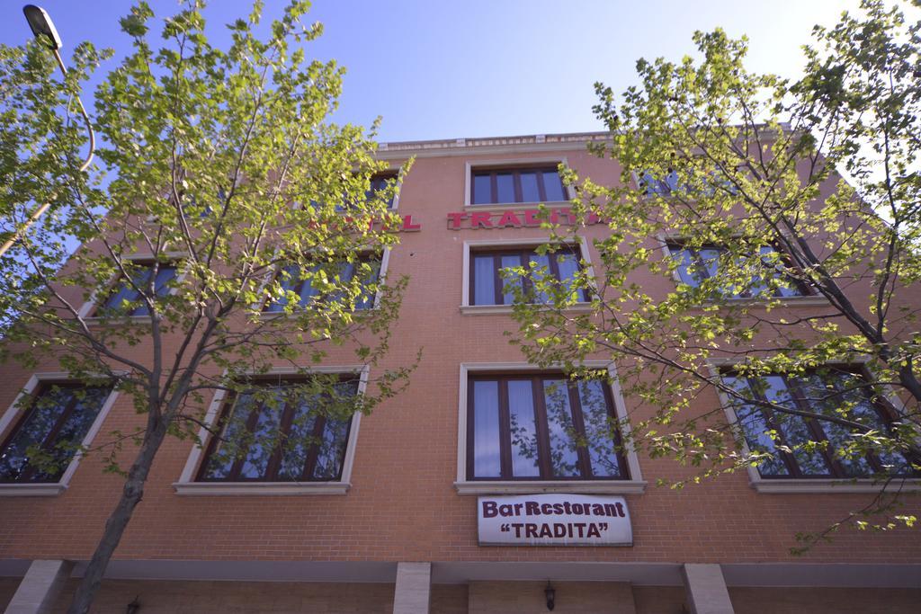 Hotel Lotus Tirana Bagian luar foto